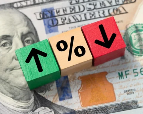 Падение курса доллара: плюсы и минусы для Латвии