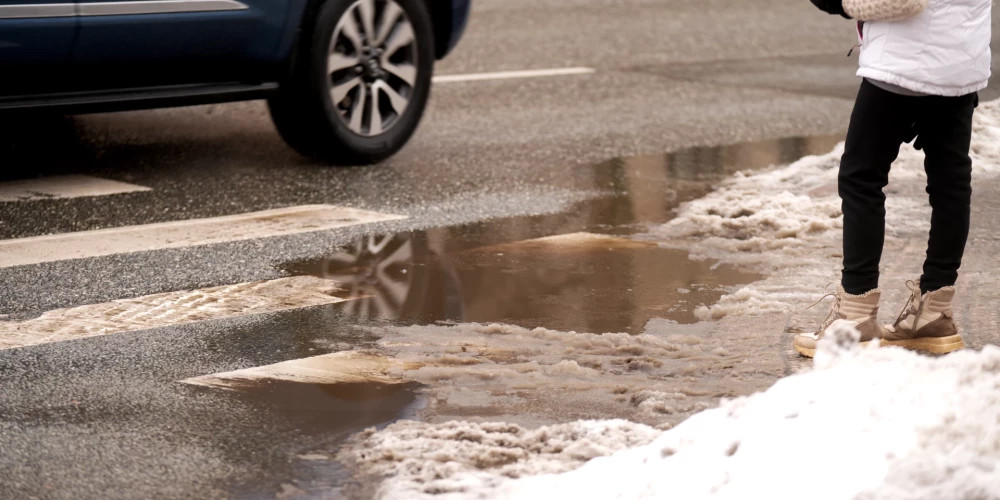 Перед потеплением в Латвии ожидается холодная ночь: в восточных регионах ниже нормы