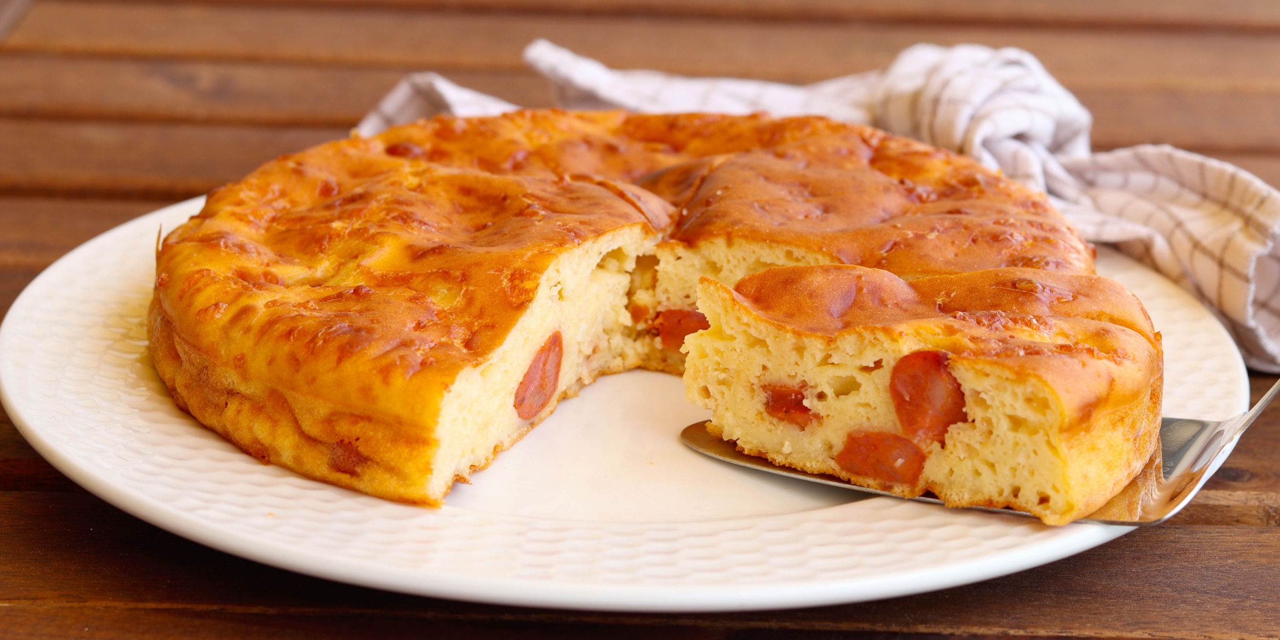 Пирог из творога с сосисками и сыром: простой и быстрый рецепт