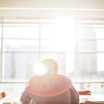 Правительство не планирует менять закон о труде в Латвии