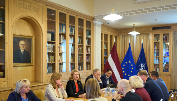 Правительство обсудит помощь по оплате отопления, Rail Baltica и надзор за кредитованием