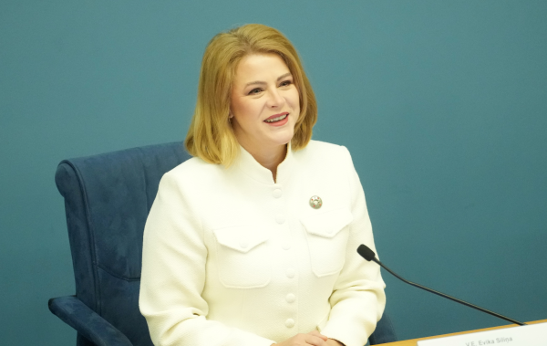 Премьер призывает самоуправления активнее участвовать в решении проблемы высоких зимних счетов