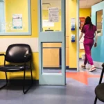 Проблемы с посещаемостью врачей в Латвии: 5 из 13 пациентов не пришли на прием