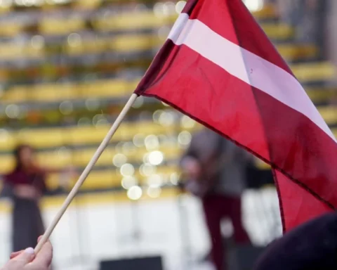 PTAC запретил продажу некачественного флага Латвии, произведенного в Литве