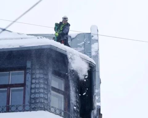 Рига предупреждает собственников: ответственность за нечищенные крыши и штрафы до 1400 евро