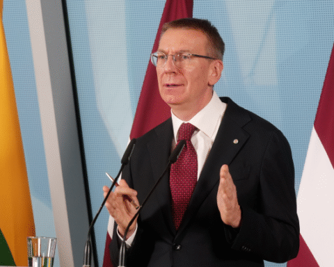 Ринкевич начинает активно возвращать законы в Сейм, опередив Левитса по количеству отозванных документов