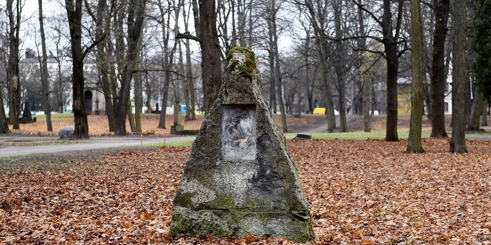 Рижская дума предлагает развивать Большое кладбище как часть культурного наследия Риги