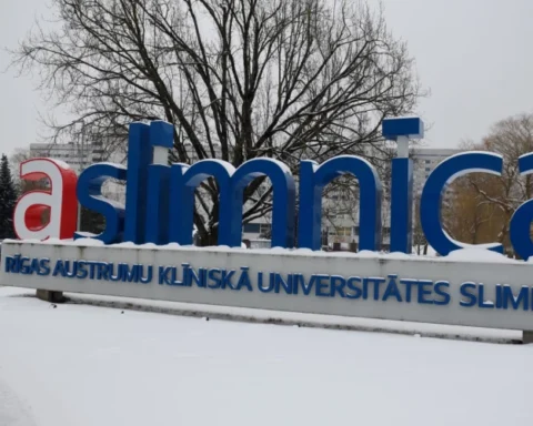 Рижская Восточная больница уволила 13 граждан России и Беларуси из-за закона о нацбезопасности