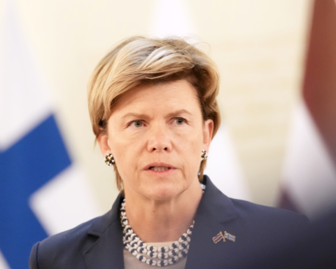 Россия затягивает мирные переговоры, заявила министр иностранных дел Латвии