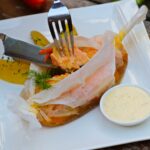 Рыба, запечённая в пергаментных лодочках