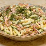 Салат «Бахор» с копчёной колбасой