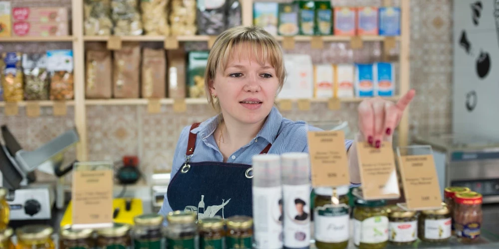 Сейм поддержал поправку: общение с потребителями теперь должно быть на латышском языке