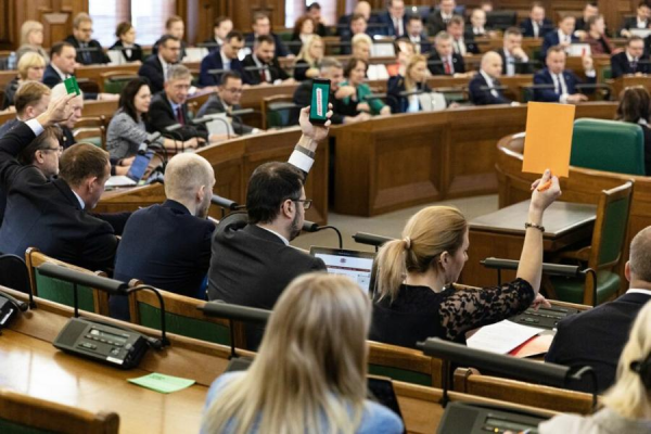 Шестая попытка выразить недоверие Эвике Силине начнется на заседании Сейма