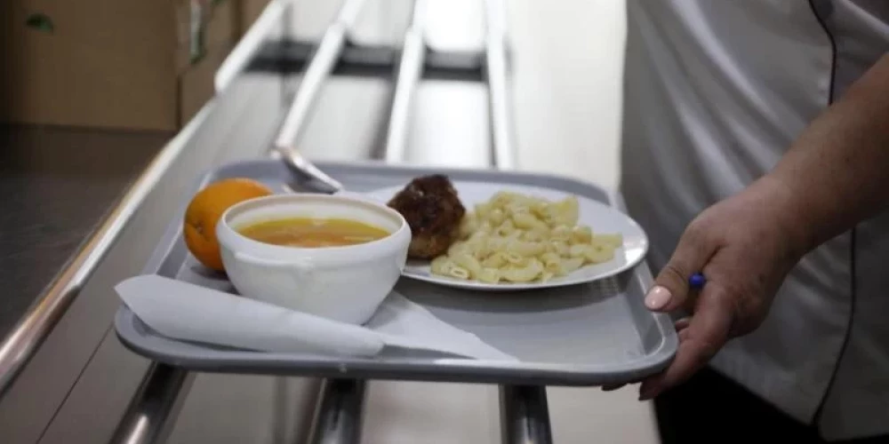 Скандал с мертвым тараканом в рижской школе: проверки PVD не выявили нарушений