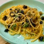 Спагетти с сыром и оливками: ужин за 20 минут