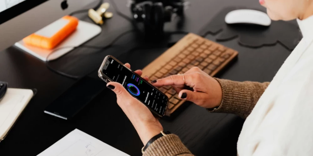 Tele2 инвестирует в улучшение сервиса: изменения для абонентов в Латвии