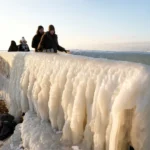 В Латвии ночью прогнозируются сильные морозы, ученикам в понедельник может быть разрешено не идти в школу