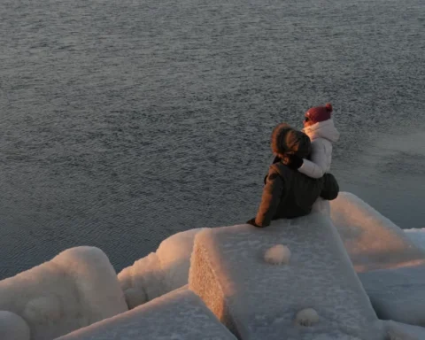 В Латвии объявлено оранжевое предупреждение из-за сильного мороза