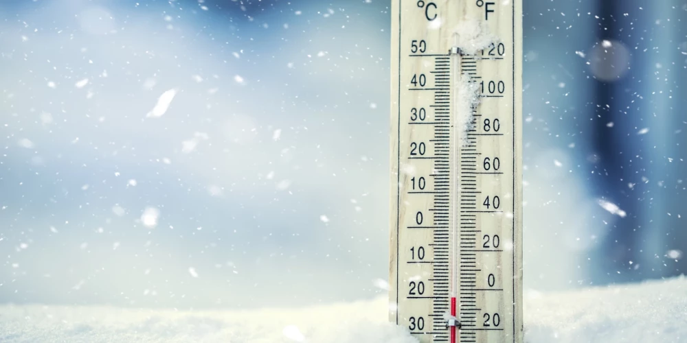 В Латвии ожидаются морозы до -25 градусов: объявлены желтые и оранжевые предупреждения