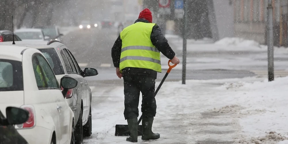 В Латвии сокращают доплаты в госструктурах, но сделали исключение для дефицитных профессий