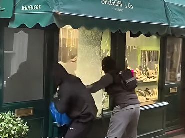 В Лондоне грабят ювелирные магазины открыто днём на глазах у прохожих