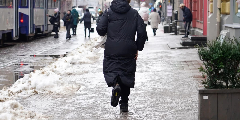 В понедельник по Латвии ожидается зона осадков и гололедица