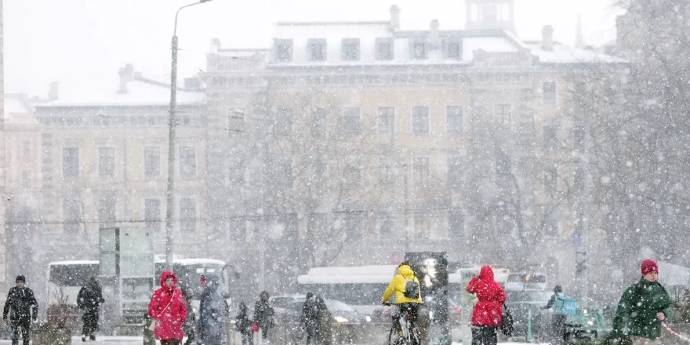 В пятницу в Латвии ожидается снегопад с выпадением 10-20 см снега