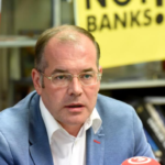 В Сейме обсуждают возможность лишения гражданства Латвии экс-евродепутата Андрея Мамыкина