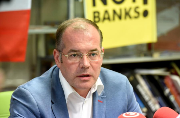 В Сейме обсуждают возможность лишения гражданства Латвии экс-евродепутата Андрея Мамыкина