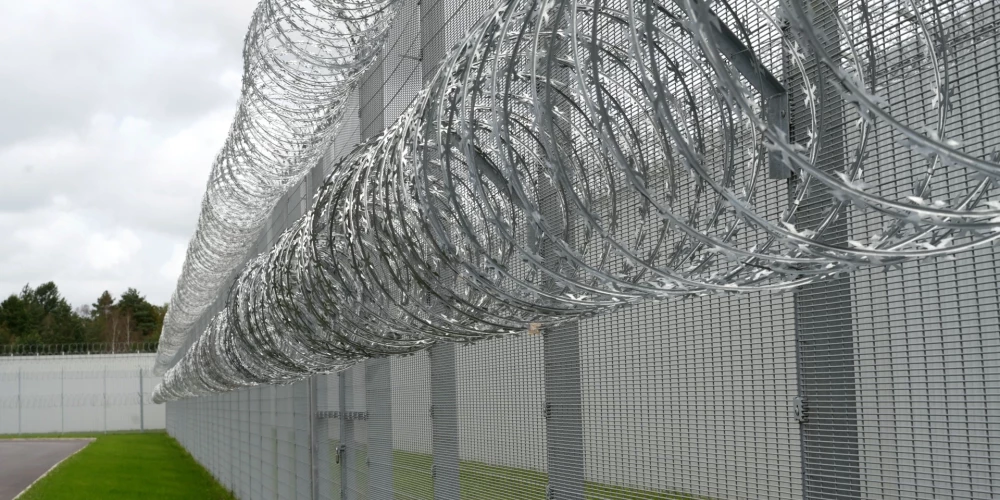 В тюрьмах Латвии наблюдается дефицит кадров в 400 сотрудников до 50 лет