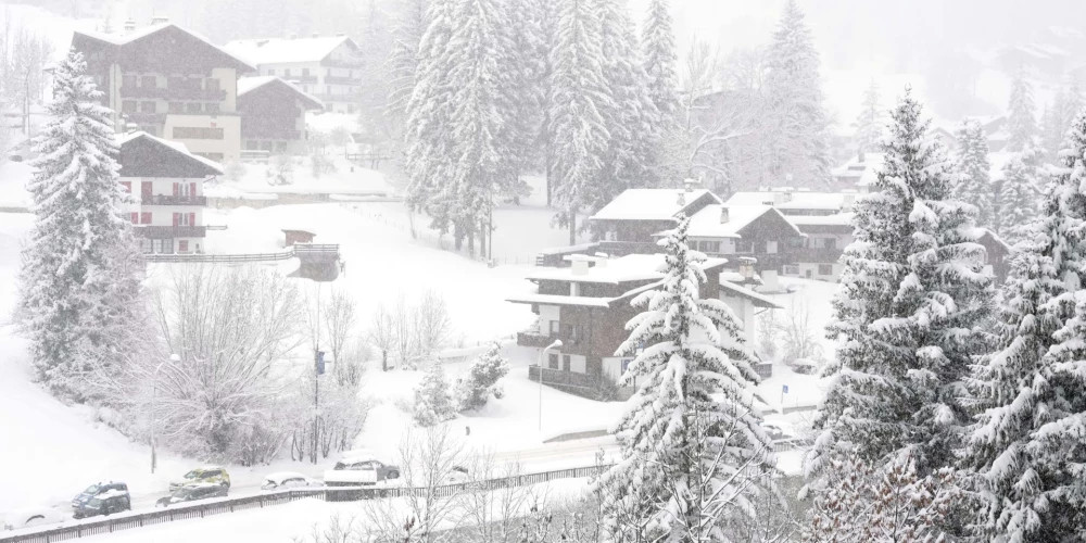 Во вторник в центральной и восточной Латвии продолжается снегопад