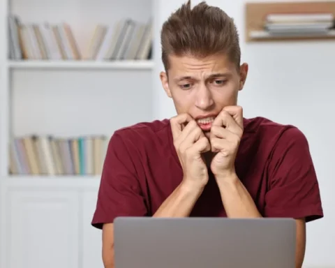 Вузы Латвии рассматривают отмену бакалаврских и магистерских работ из-за использования ИИ