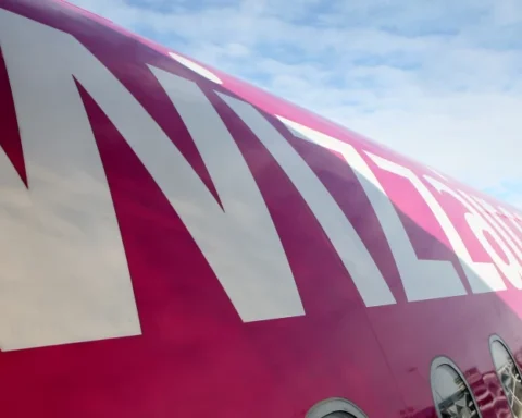 Wizz Air прекращает рейсы из Латвии, но ведет набор пилотов