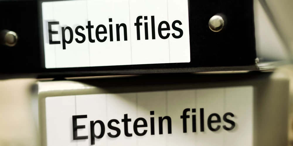 Жертв Эпштейна в Латвии призывают обращаться в полицию