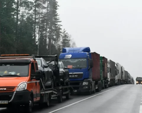 Жителей Латвии предупредили о расширении действия дорожного сбора