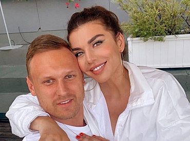 Анна Седокова ответила на обвинения родственников Яниса Тиммы в лицемерии и жадности