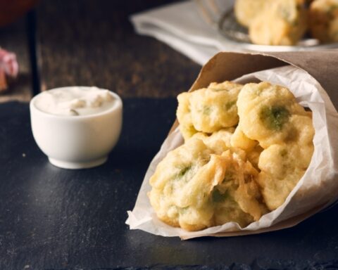 Брокколи в кляре быстро готовится на сковороде за 15 минут