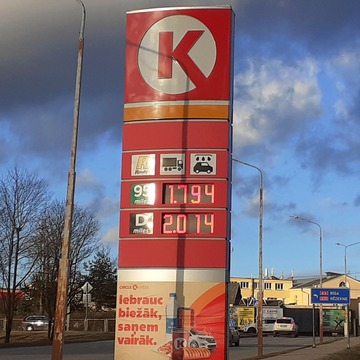 Цена на дизель в Латвии превысила 2 евро за литр на фоне конфликта на Ближнем Востоке