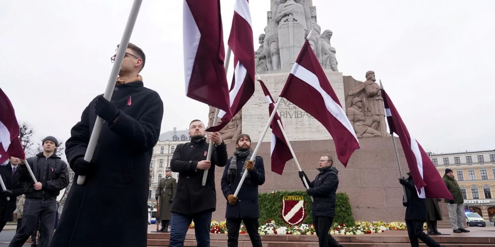 День легионеров: колонна прошла к памятнику Свободы под охраной полиции