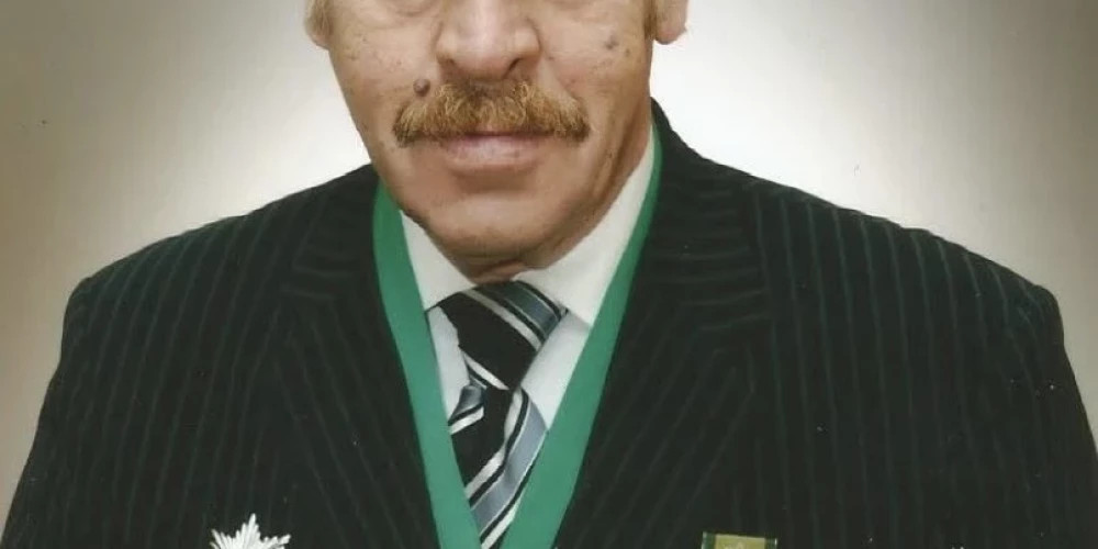 Депутату Рижской думы Плинеру назначили штраф в 350 евро за фото с советскими наградами