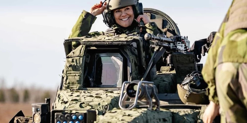 Кронпринцесса Швеции Виктория участвует в учениях НАТО в Латвии