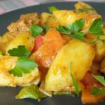 Курица с картошкой, жаренная на сковороде