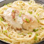 Куриное филе в сливочно-сырном соусе готовится за 30 минут