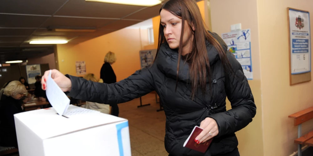 Латвийцам предложат решить судьбу второго пенсионного уровня на референдуме