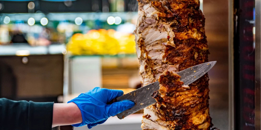 Латвийские кебабные игнорируют гигиену, сообщает глава PVD