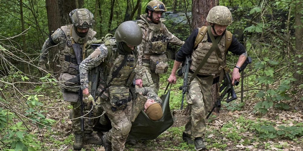 Латвийский доброволец из "Азова" в тяжелом состоянии доставлен в клинику Киева