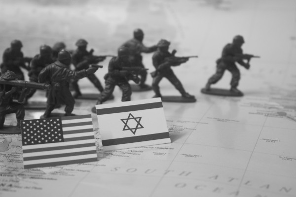 Латвийский эксперт оценивает действия США и Израиля против Ирана и их последствия