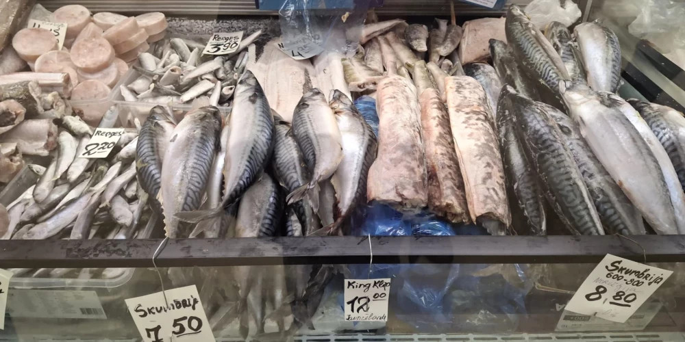На рыбном рынке Даугавпилса разнообразие морепродуктов и замороженной продукции