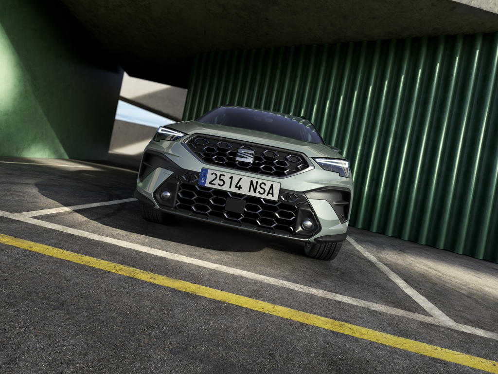 Новый SEAT Arona поступил в продажу: стартовая цена 21 900 евро и обновления модели