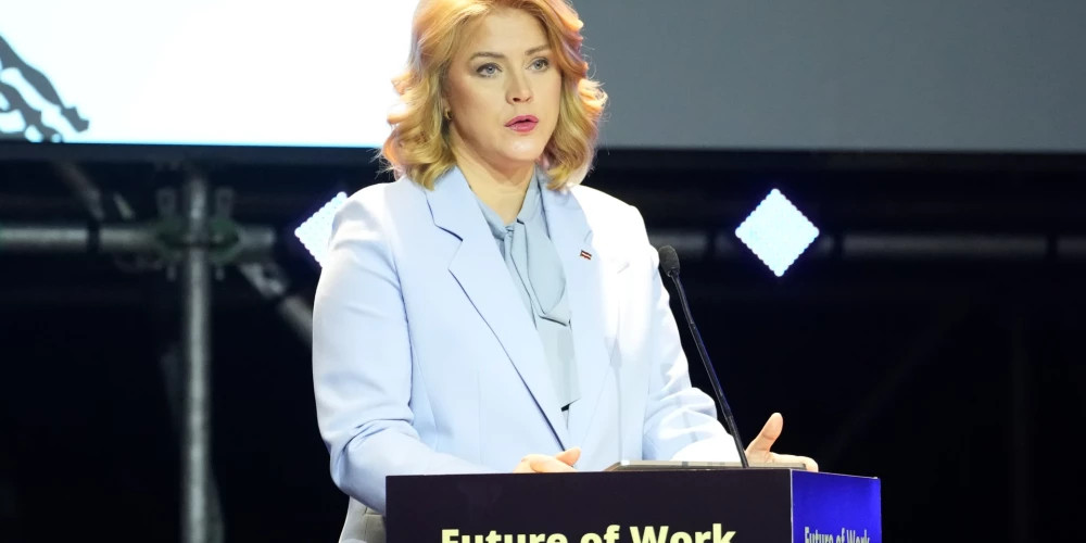 Обвинения в адрес премьера Силини: скандал с полетами Кариньша вступает в новую стадию